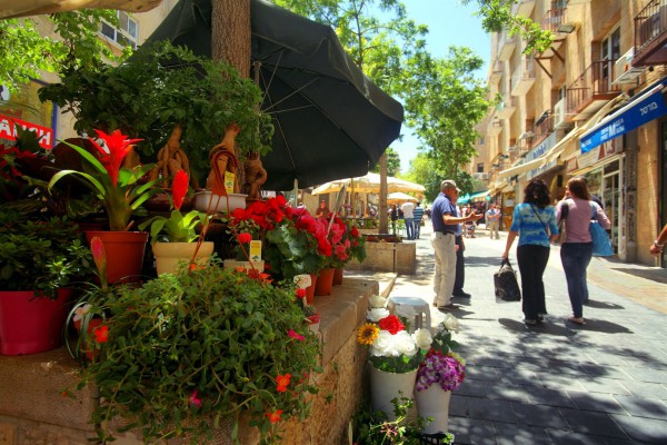 A pedestrian street in Jerusalem. (Israeli Ministry of Tourism photo by Noam Chen)