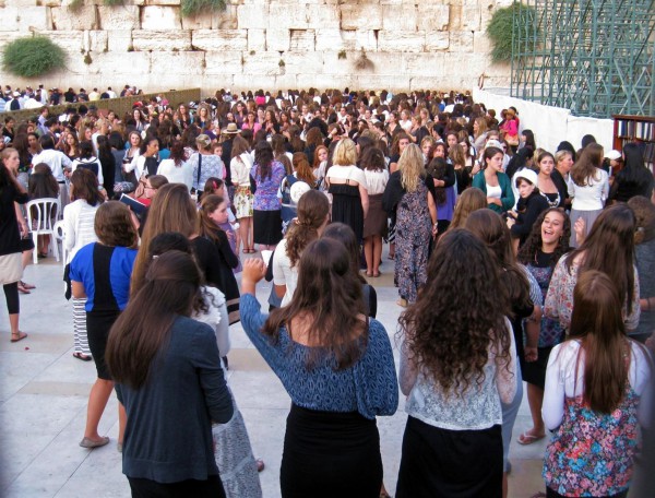 prayer-Jerusalem-Kotel-women