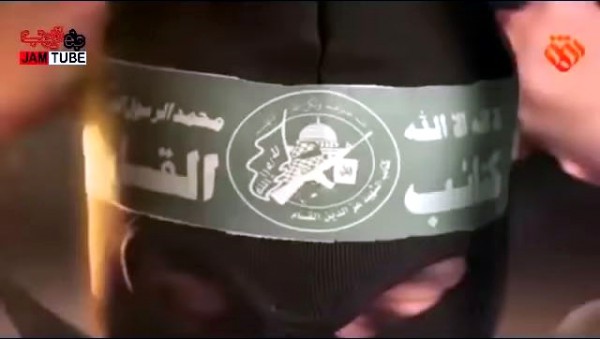 A terrorist in the new video puts on the al-Qassam brigade (Hamas) insignia.