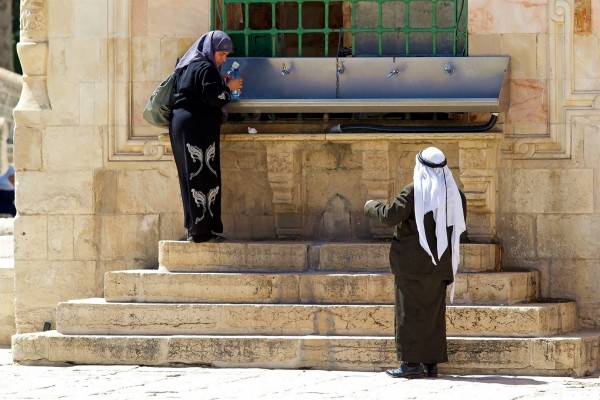 fountain-drinking water-Temple Mount-harassment of Jewish visitors