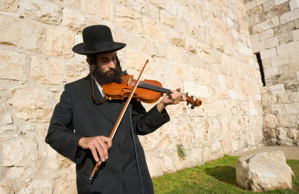 Fiddler-Chasidim-Israel-Jewish musician