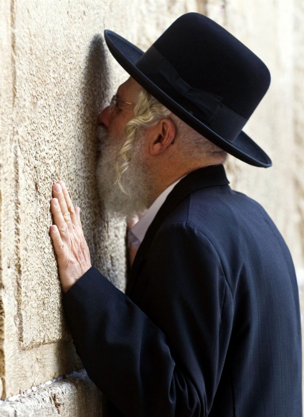 kissing the stones of the Kotel