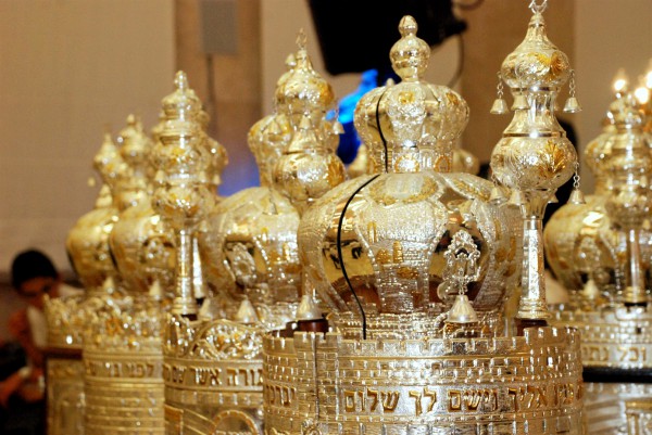 Simchat Torah-Sefer Torah-scrolls-ketarim-crowns