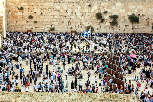 Kotel-crowds-Jewish prayer-Jerusalem