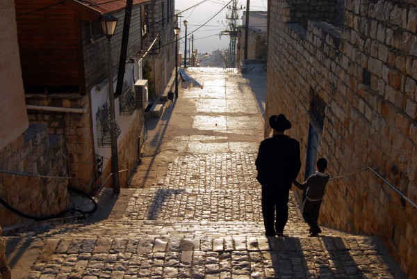 Jerusalem-street-family