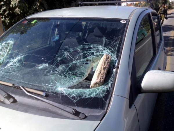 Palestinian terror-rocks-windshield