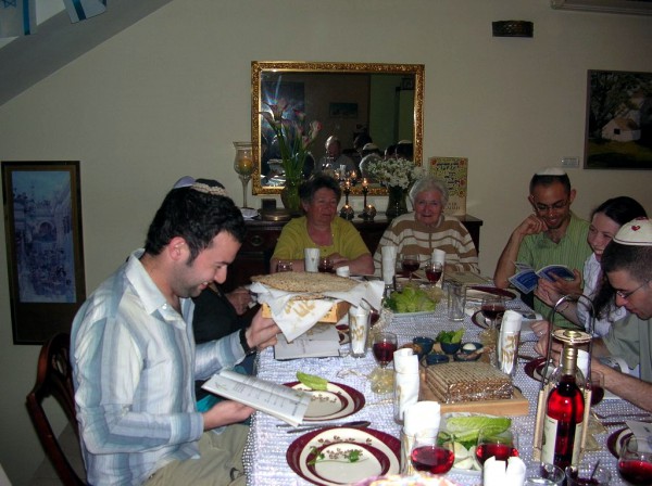 Pesach, Afikomen, Haggadah, Seder