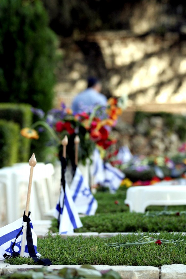 Yom HaZikaron, flags, cemetary